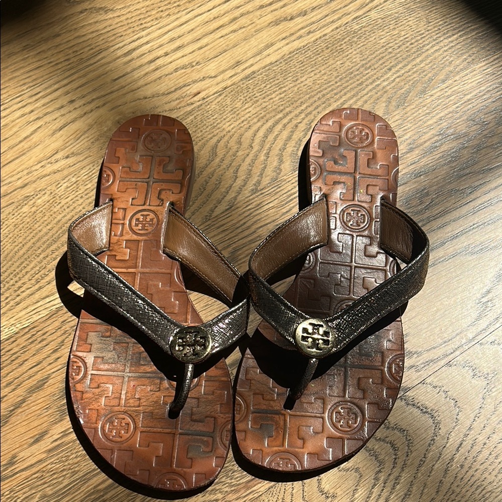 Tory Burch wood bottom thong flip flop wirh gold size 6